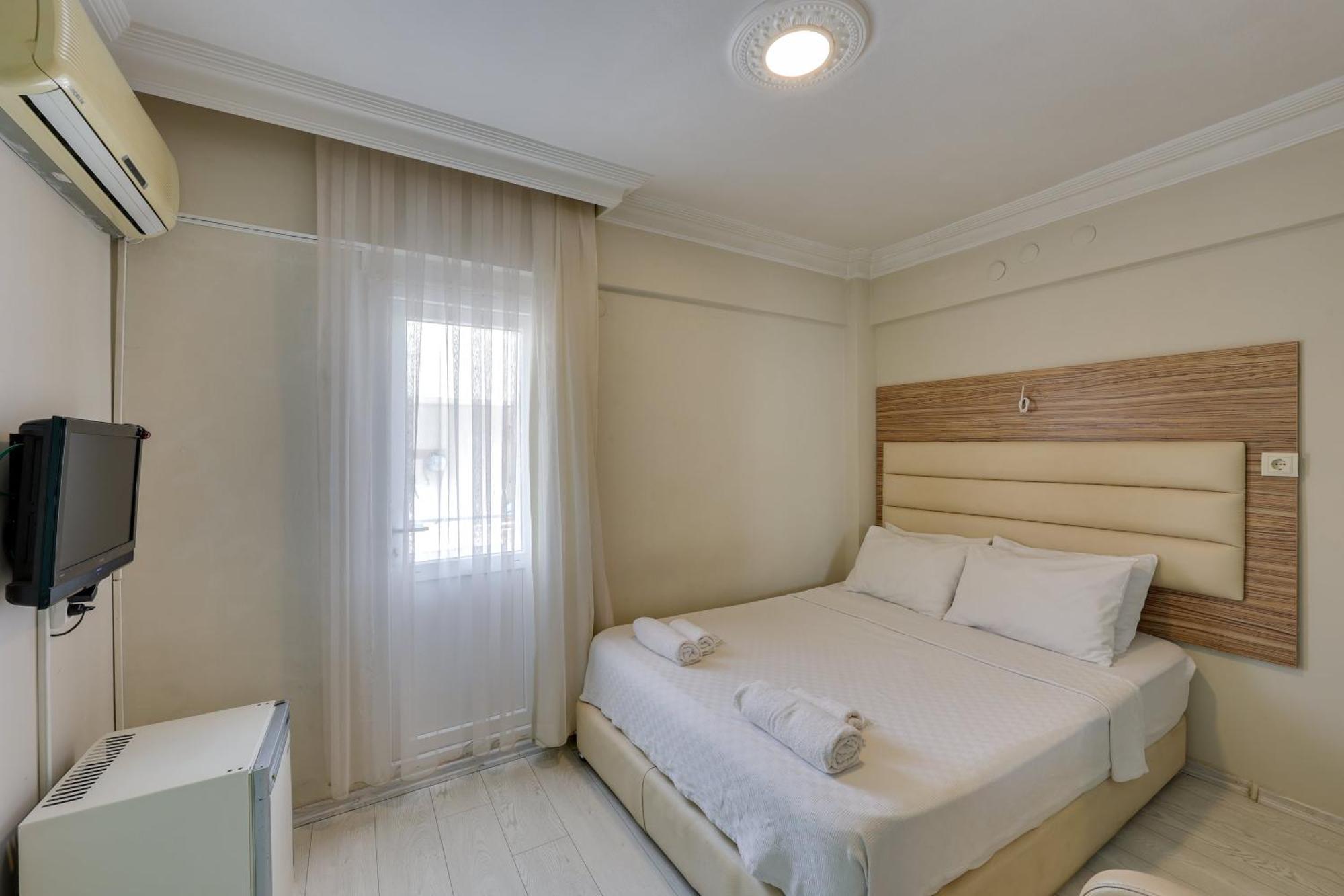 Hikmethan Otel Кушадасы Экстерьер фото